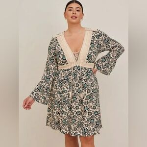 Torrid Dress Floral Skater Cream Lined Embroidered Lace Trim Flare Size 2